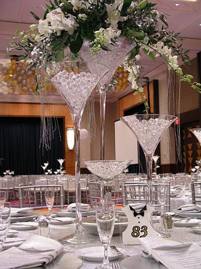 copas de  martini gigantes con cuentas de cristal para centros de mesa