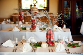 centros de mesa con bolas de navidad para bodas