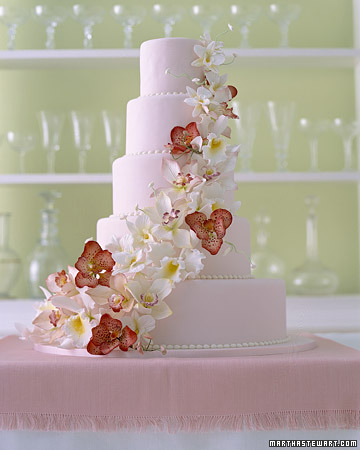 Torta de boda decorada con flores de azucar