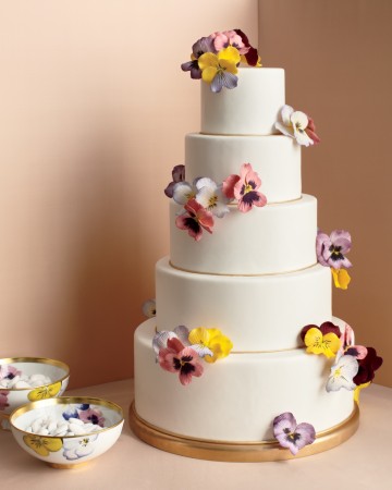 torta de bodas decorada con pasta de azucar fondant