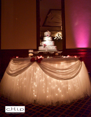 mesas de tortas de bodas iluminadas con luces de led ananda taller dulce cali