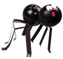 arañas de halloween hechas con globos
