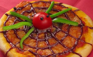 pizza con diseño de telaraña