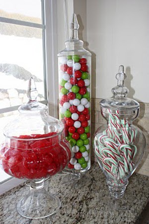 adornos de navidad en frascos y jarrones de vidrio
