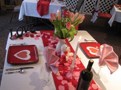 centro de mesa de decoracion de amor y amistad