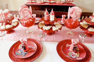 decoracion de amor y amistad de rojo rosa y blanco