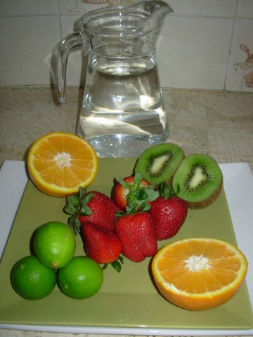 Agua saborizada con frutas