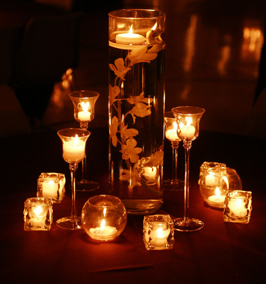 grupos de velas como centros de mesa