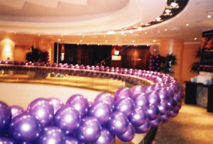 decoracion con guirnaldas de globos para fiestas y eventos