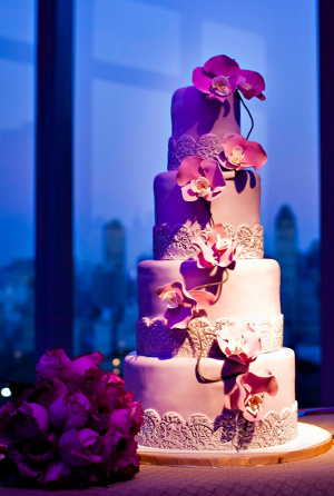 Tips para mostrar tu torta de boda en la recepción. 3